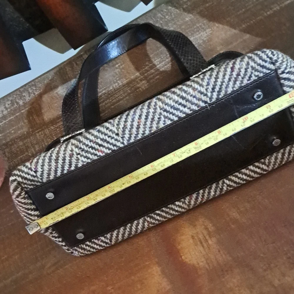 Elegant Kate Spade Tweed Handbag with Brown Leather Accents - Picture 8 of 10